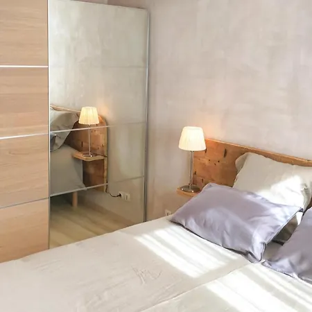 Apartment 1 Bedroom Beautiful In *